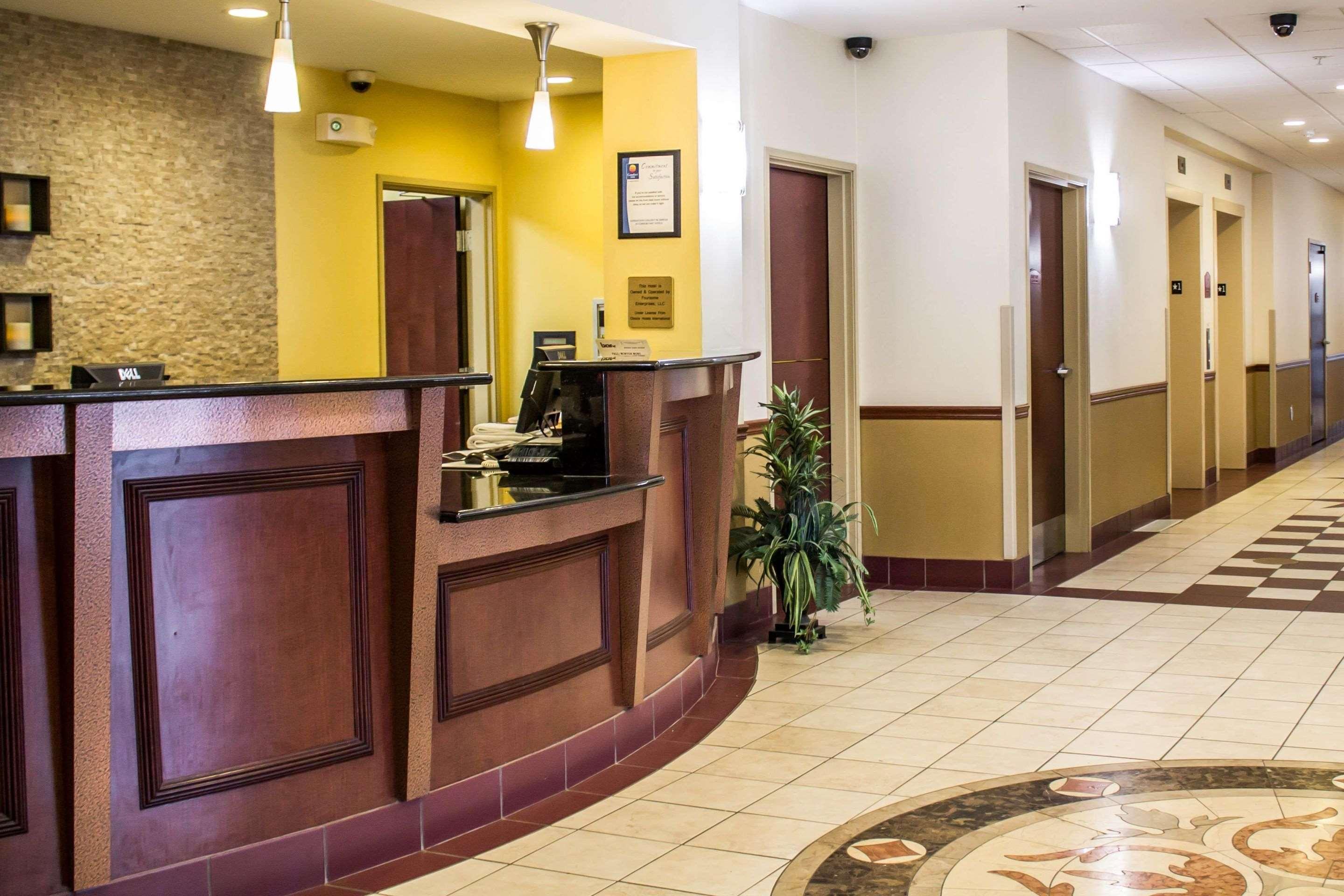 Comfort Inn & Suites Kent - University Area Exterior foto
